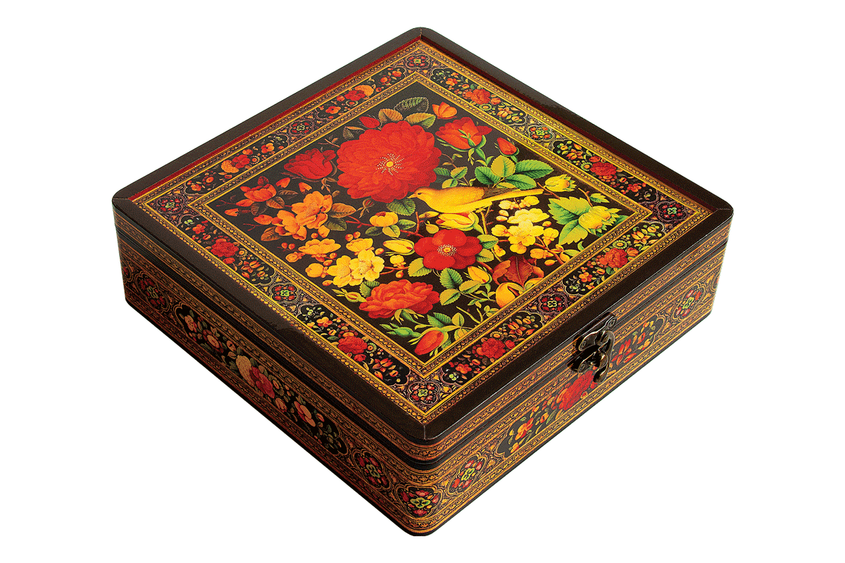 جعبه نفیس با نقش گل و مرغ به همراه گز مخصوص